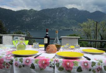 casa indipendente  has Balcony rooms