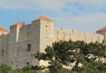 Guesthouse Donko 1 & 2 allows 18 year olds to book a room