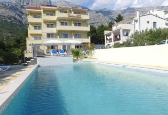 Dorijini Dvori has Balcony rooms