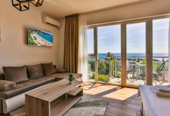 Luna Apartmani has Balcony rooms