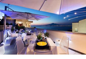 Cubo Apartments has Balcony rooms