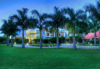 Kings Resort & Spa - Near BRT Wildlife has Balcony rooms