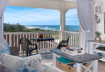 At 4 Umzumbe Beach Apartment, Mangrove Beach Estate has Balcony rooms