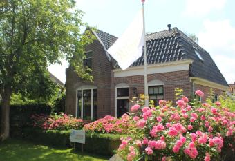 UniqueLudique allows 18 year olds to book a room