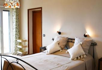 Villa Viuli has Balcony rooms