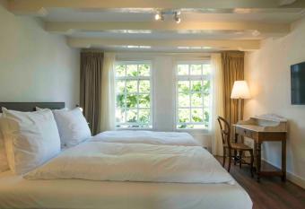 Logement  t Oude Bierhuys allows 18 year olds to book a room