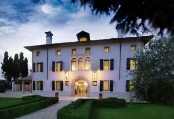 Villa Busta Hotel allows 18 year olds to book a room