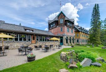 Deer Lodge has Balcony rooms