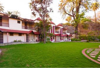 Silver Oak (Family & Couple Only) allows 18 year olds to book a room