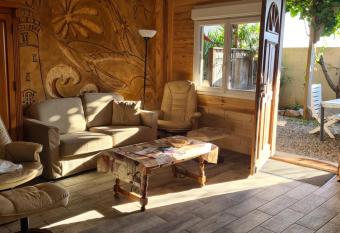 Appartement en bois allows 18 year olds to book a room