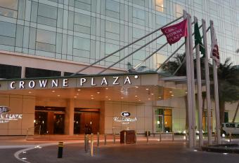 Crowne Plaza Jeddah, an IHG Hotel allows 18 year olds to book a room