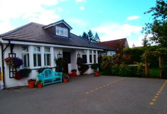 Angel Cottage allows 18 year olds to book a room