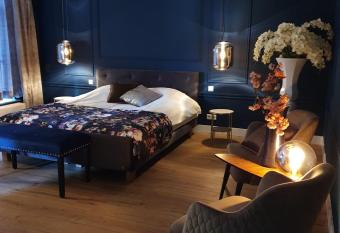 Heuvelsuites allows 18 year olds to book a room