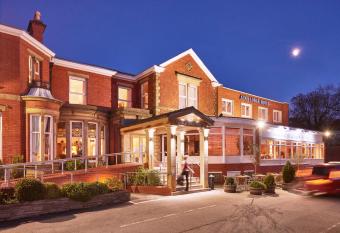 Alma Lodge Hotel allows 18 year olds to book a room