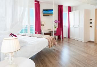 Regent s Hotel has Balcony rooms