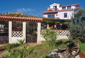 Apartments with a parking space Fazana - 13761 has Balcony rooms