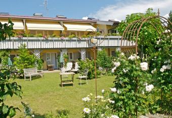 Landhotel Herzberger garni Zimmer & Ferienwohnungen has Balcony rooms