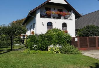 Orsolya apartman has Balcony rooms