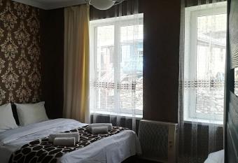Nikoloz Guesthouse has Balcony rooms