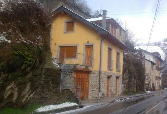 Casa Rural Las Mestas allows 18 year olds to book a room