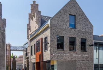 Slot Oostende allows 18 year olds to book a room