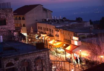 Mol Hahr has Balcony rooms