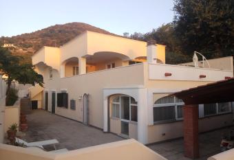 Villa Pithecusa allows 18 year olds to book a room