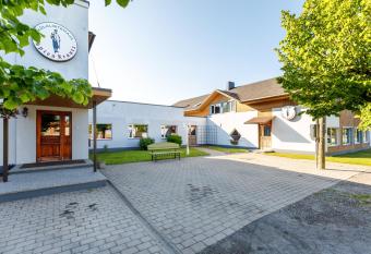 Kapten Krantz Guesthouse allows 18 year olds to book a room