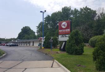 Mentor Home Inn and Suites has Smoking rooms