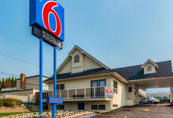 Motel 6-Kamloops, BC allows 18 year olds to book a room