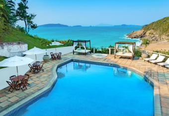 Apa Pau Brasil allows 18 year olds to book a room