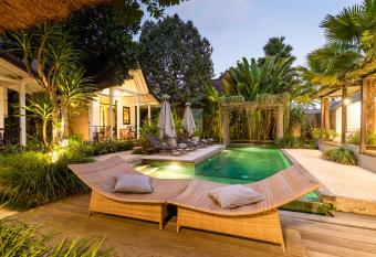 11 on Kajeng allows 18 year olds to book a room