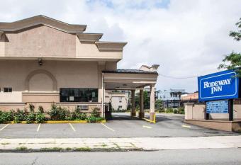 Rodeway Inn has Smoking rooms