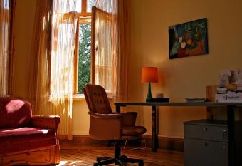 Pabazi Train station has Balcony rooms