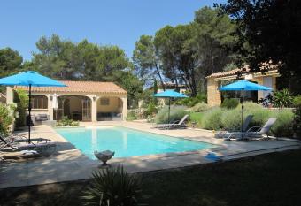 L Oustau de Bigati   has Balcony rooms