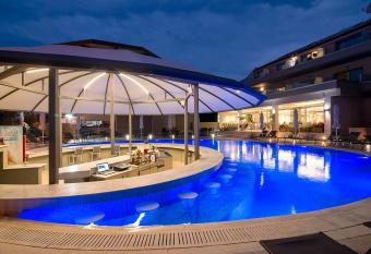 The Dome Luxury has Balcony rooms