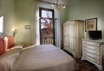 Hotel Savona allows 18 year olds to book a room