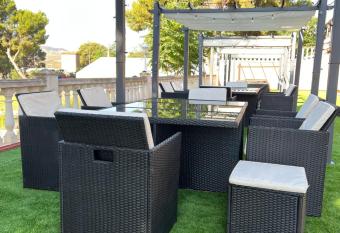 Hotel El Cisne allows 18 year olds to book a room