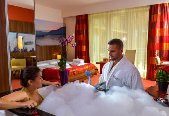 Royal Club Hotel has Balcony rooms