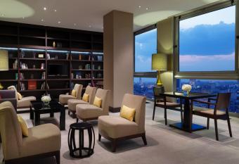 Grand Hotel Bucharest has rooms with a private hot tub