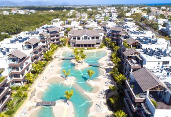 Choisy Les Bains allows 18 year olds to book a room