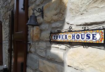 TowerHouse1517 has Balcony rooms