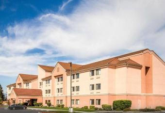 Pacific Coast Inn has Smoking rooms