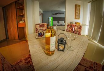 Hotel Llanogrande Airport allows 18 year olds to book a room