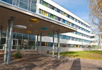 Tartu Rakendusliku Kolled  i Hotell allows 18 year olds to book a room