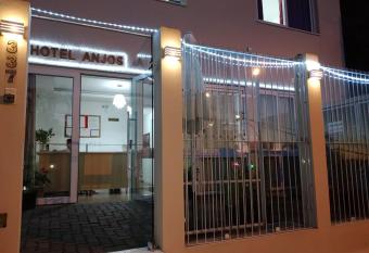 Hotel Anjos LTDA allows 18 year olds to book a room