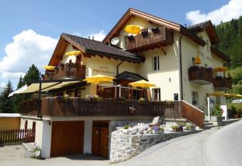 Hotel Ladina has Balcony rooms