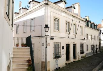 Casa da Pendoa allows 18 year olds to book a room