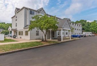 Motel 6 Charlotte University allows 18 year olds to book a room