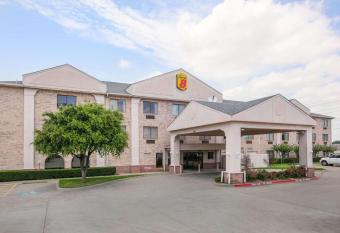 Super 8 by Wyndham Garland North Dallas Area has Smoking rooms